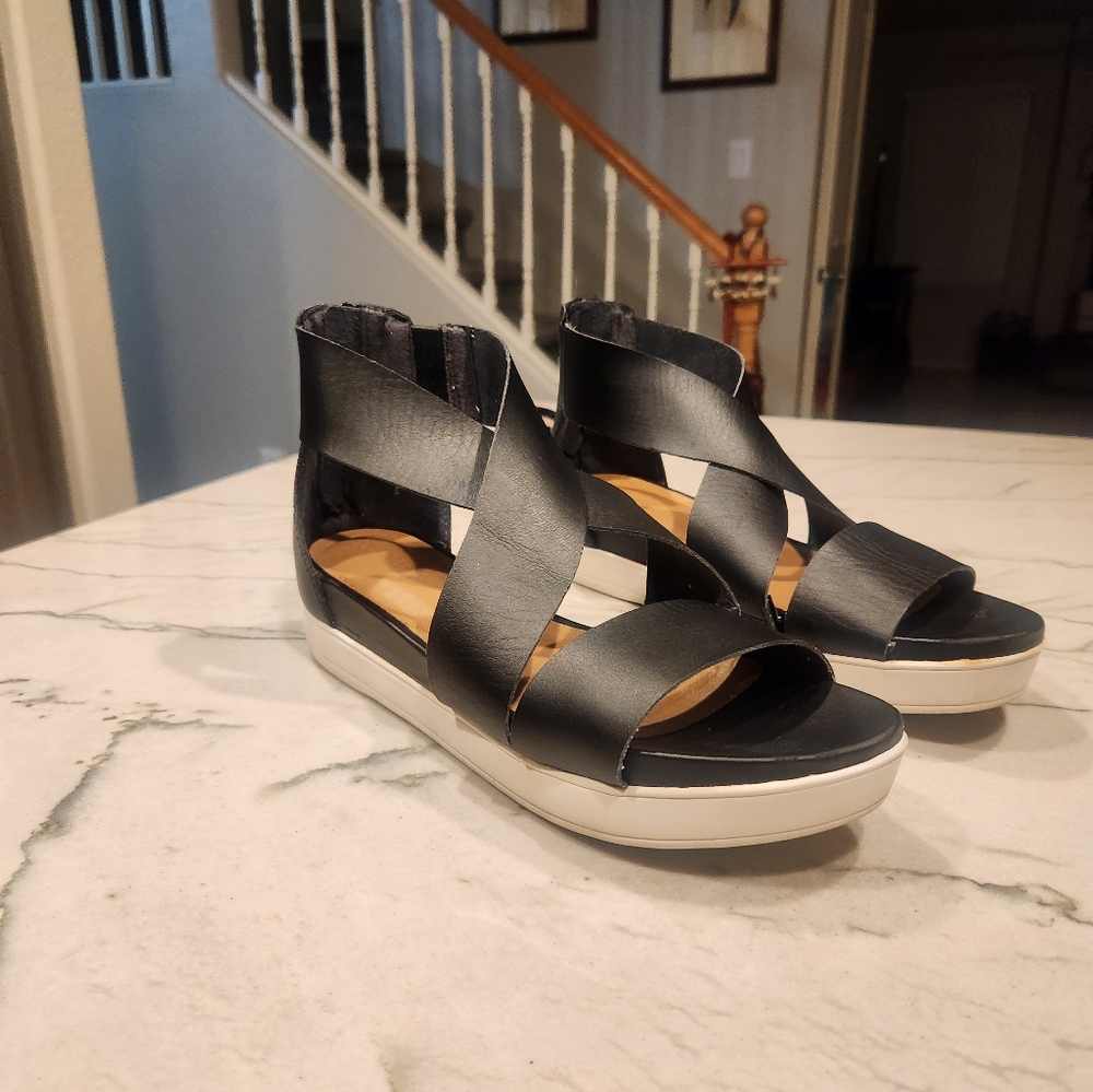 Universal Thread Sandals - image 2